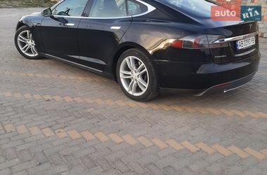 Ліфтбек Tesla Model S 2015 в Іллінцях