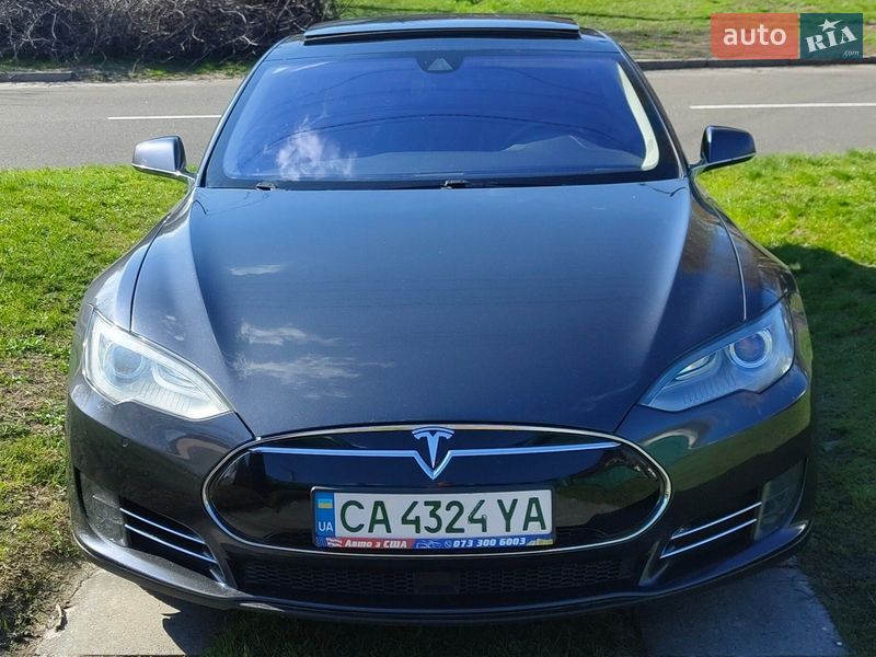 Tesla Model S 2015