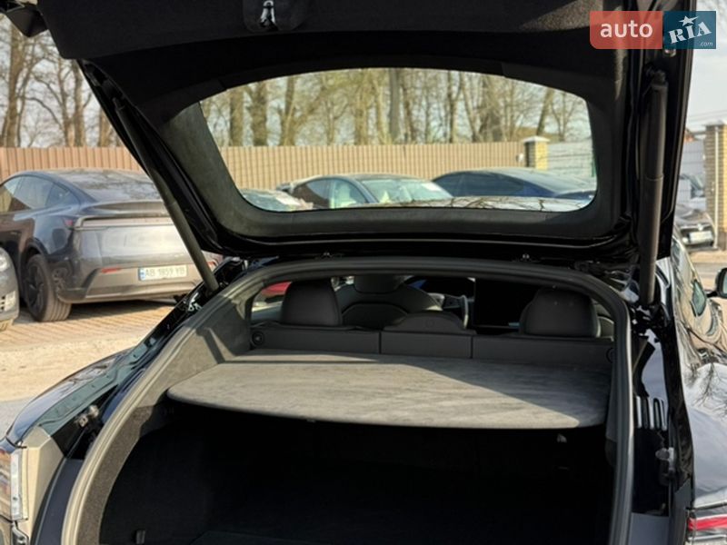 Лифтбек Tesla Model S 2024 в Виннице