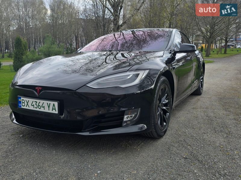 Лифтбек Tesla Model S 2017 в Хмельницком
