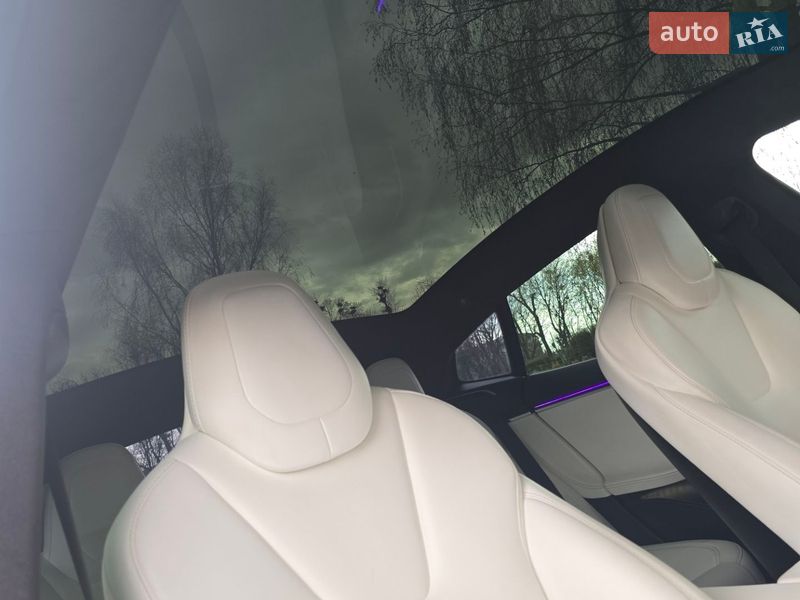 Лифтбек Tesla Model S 2017 в Хмельницком