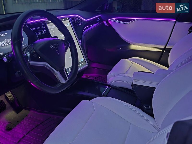 Лифтбек Tesla Model S 2017 в Хмельницком