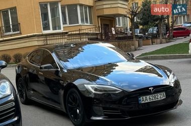 Лифтбек Tesla Model S 2016 в Киеве
