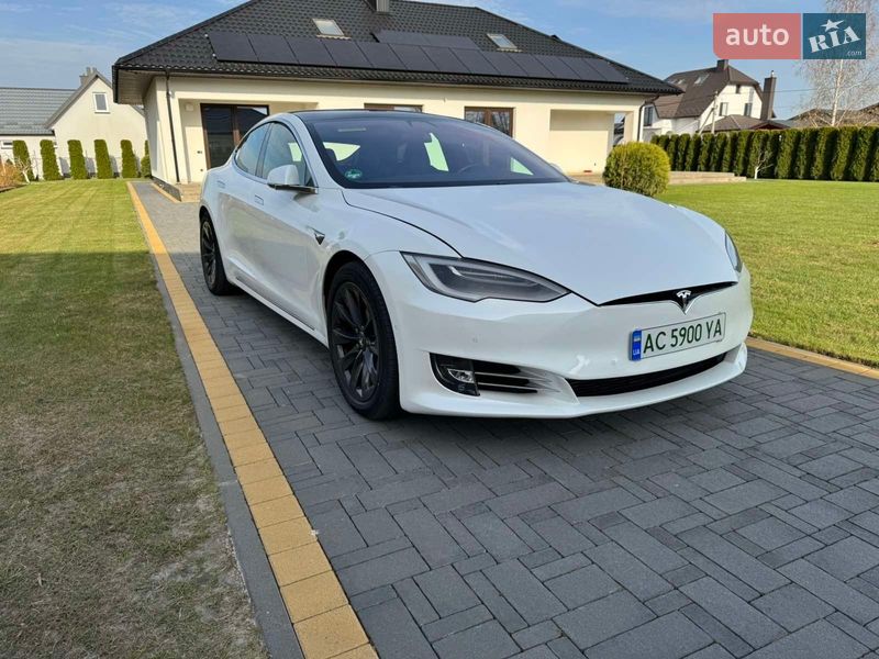 Лифтбек Tesla Model S 2019 в Ковеле