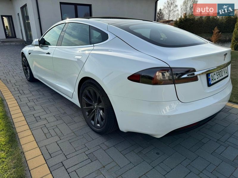 Лифтбек Tesla Model S 2019 в Ковеле