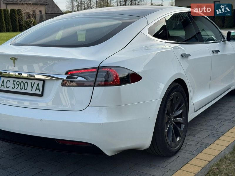 Лифтбек Tesla Model S 2019 в Ковеле