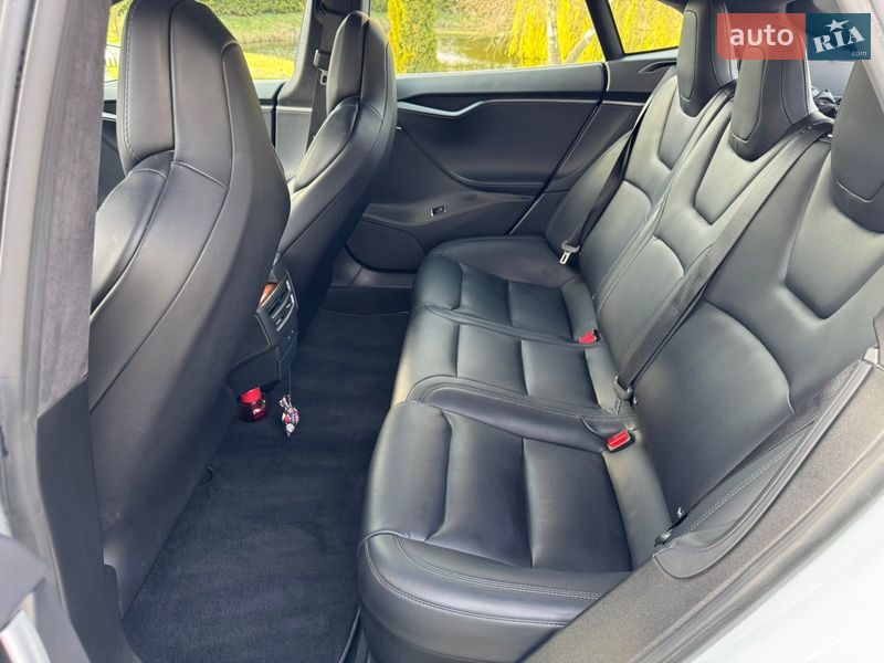 Лифтбек Tesla Model S 2019 в Ковеле