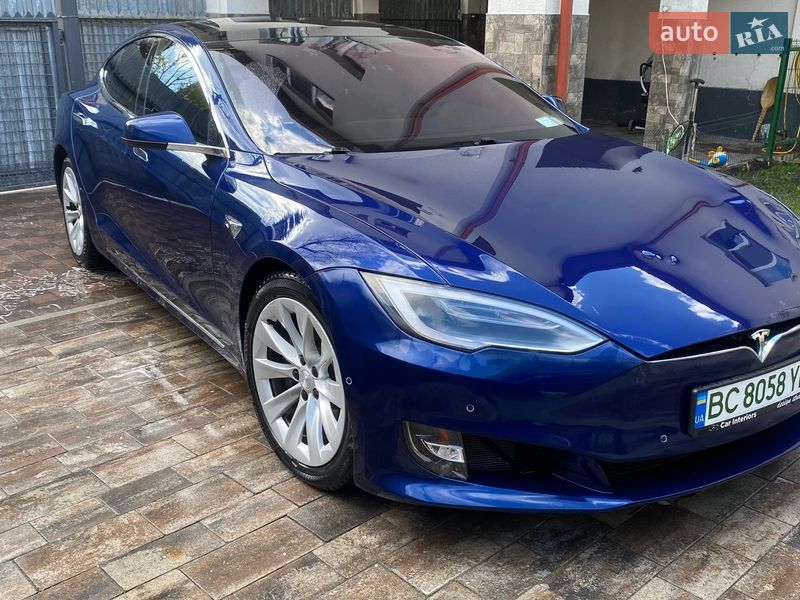 Лифтбек Tesla Model S 2016 в Львове