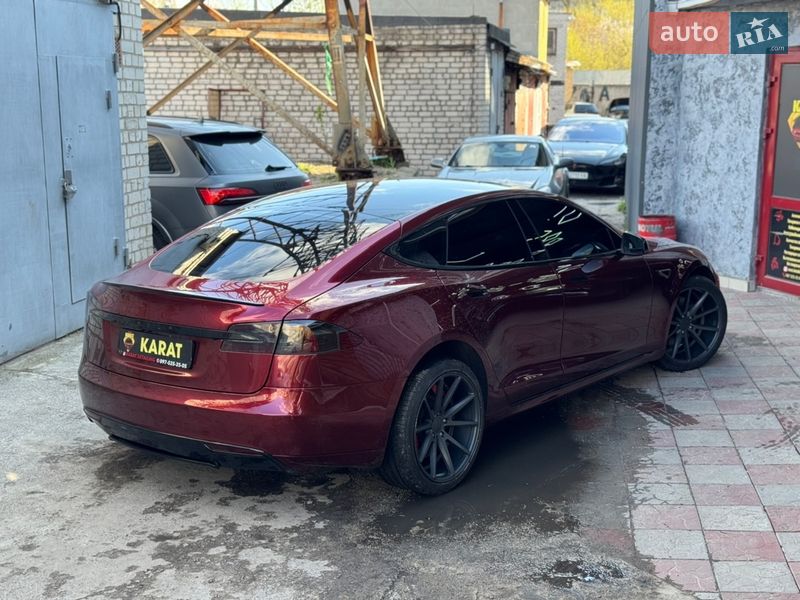 Ліфтбек Tesla Model S 2014 в Києві