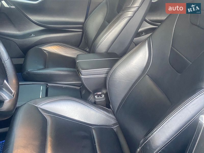 Ліфтбек Tesla Model S 2016 в Одесі