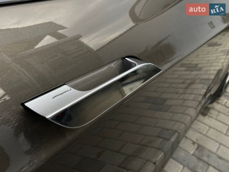 Лифтбек Tesla Model S 2016 в Ужгороде