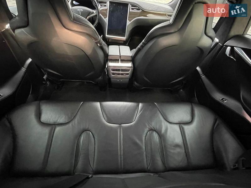 Лифтбек Tesla Model S 2016 в Ужгороде