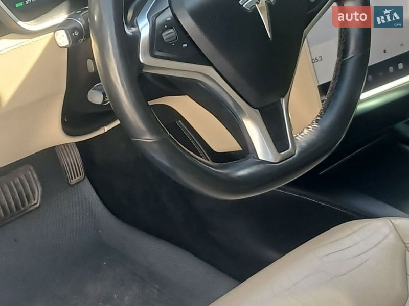 Лифтбек Tesla Model S 2016 в Кропивницком