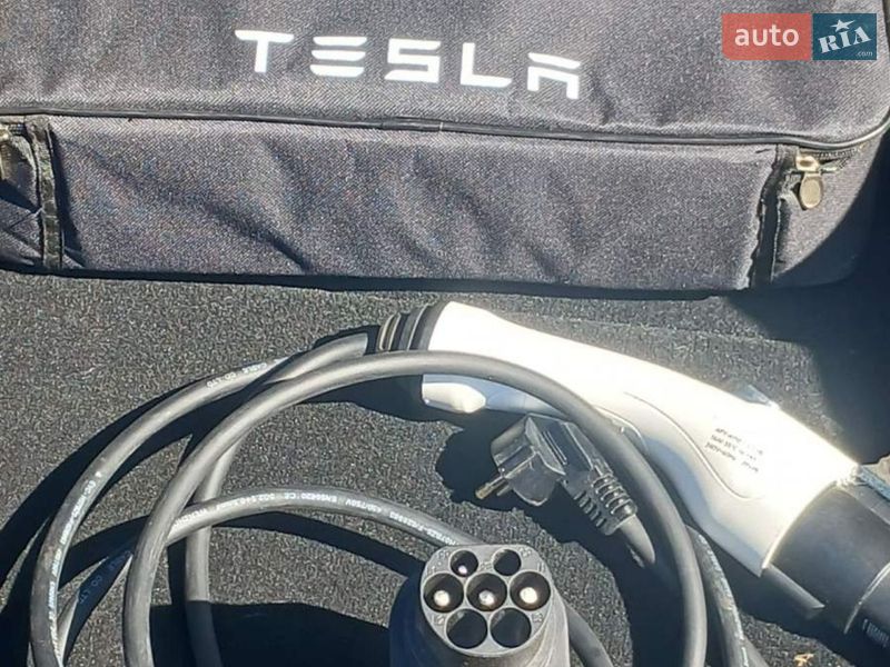 Лифтбек Tesla Model S 2016 в Одессе
