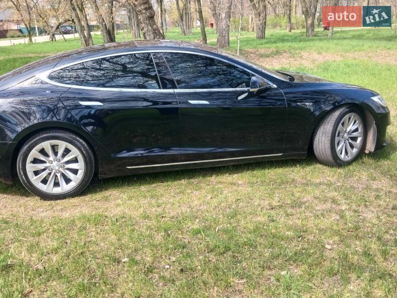 Лифтбек Tesla Model S 2016 в Одессе