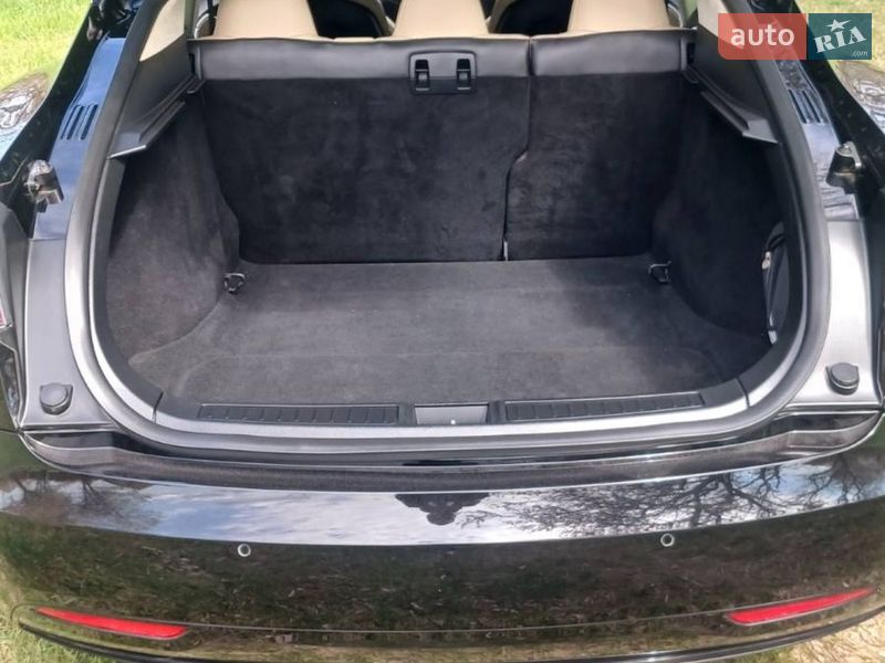 Лифтбек Tesla Model S 2016 в Одессе