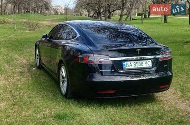 Лифтбек Tesla Model S 2016 в Кропивницком