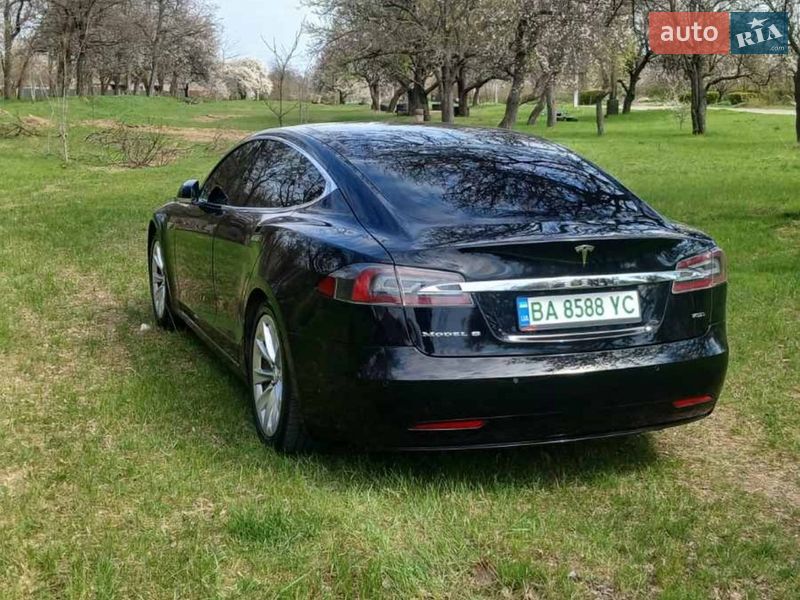Лифтбек Tesla Model S 2016 в Кропивницком