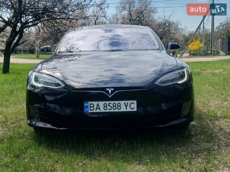 Лифтбек Tesla Model S 2016 в Одессе