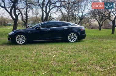 Лифтбек Tesla Model S 2016 в Кропивницком