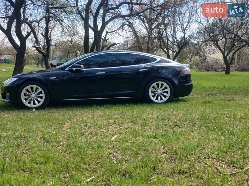 Лифтбек Tesla Model S 2016 в Кропивницком