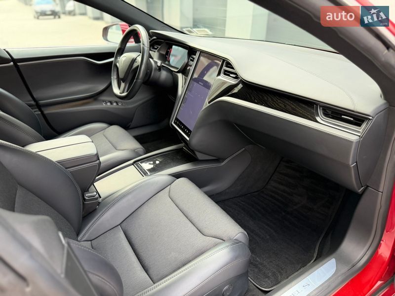 Ліфтбек Tesla Model S 2018 в Тернополі