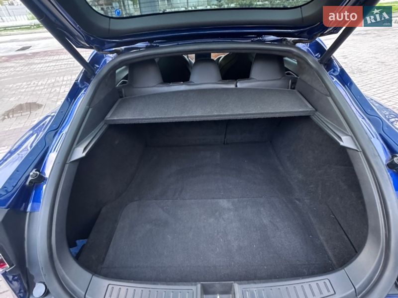 Лифтбек Tesla Model S 2019 в Днепре