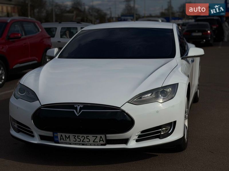 Лифтбек Tesla Model S 2014 в Житомире