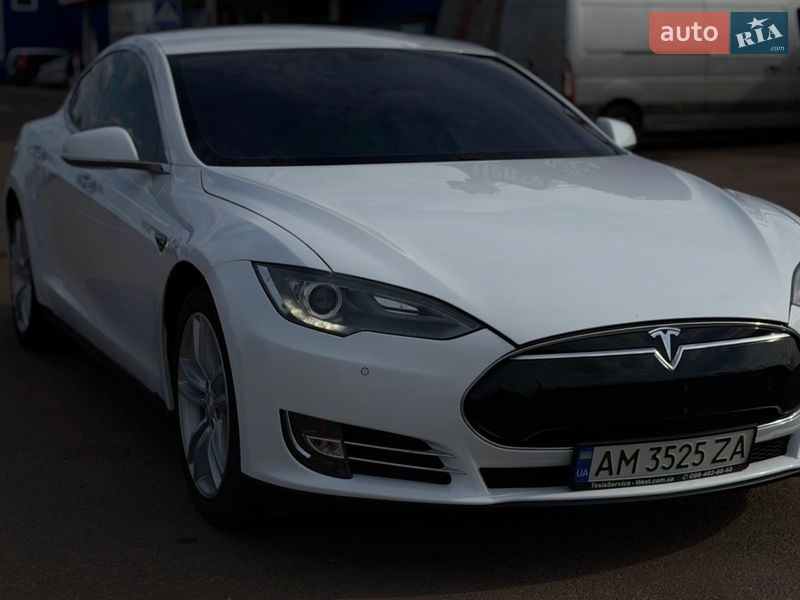 Лифтбек Tesla Model S 2014 в Житомире