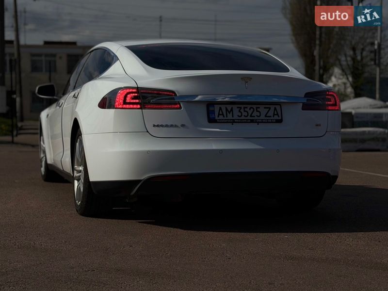 Лифтбек Tesla Model S 2014 в Житомире