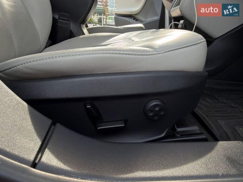 Лифтбек Tesla Model S 2014 в Житомире