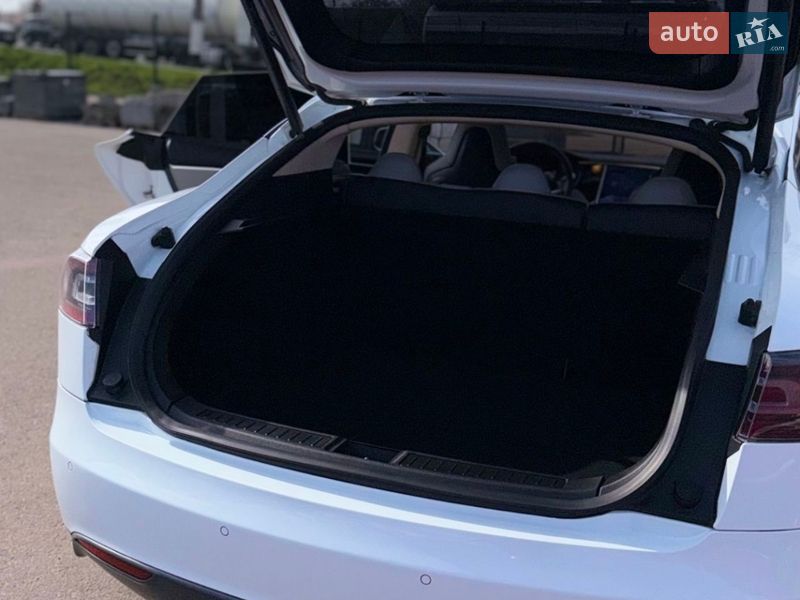 Лифтбек Tesla Model S 2014 в Житомире
