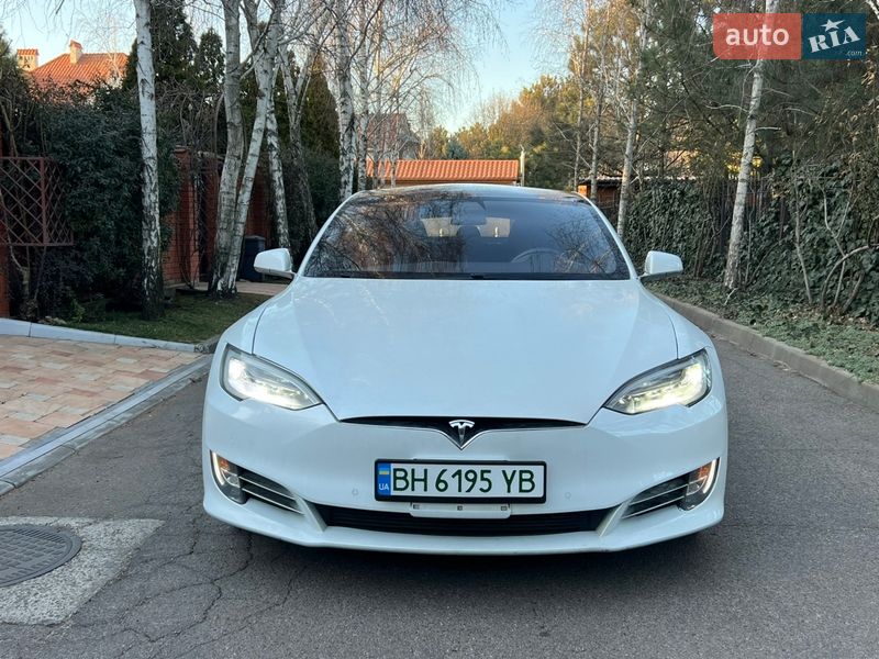 Ліфтбек Tesla Model S 2017 в Одесі