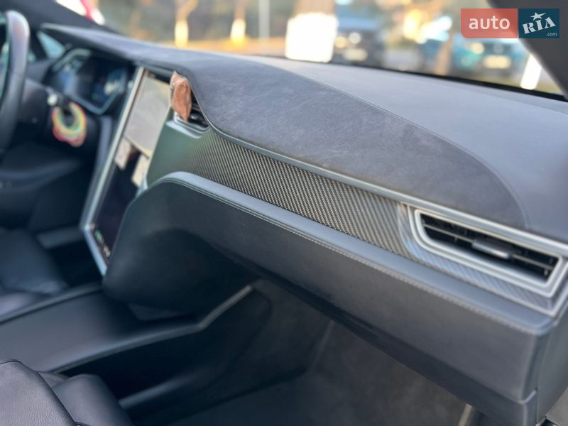 Ліфтбек Tesla Model S 2017 в Одесі