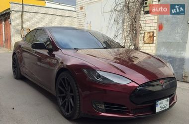 Лифтбек Tesla Model S 2014 в Киеве