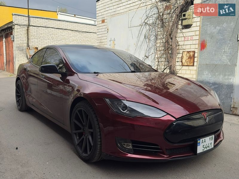 Tesla Model S 2014