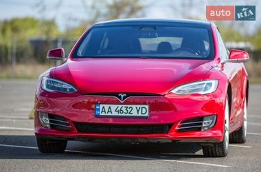 Лифтбек Tesla Model S 2018 в Киеве