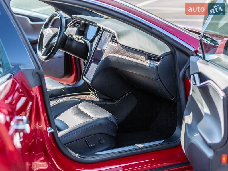 Лифтбек Tesla Model S 2018 в Киеве