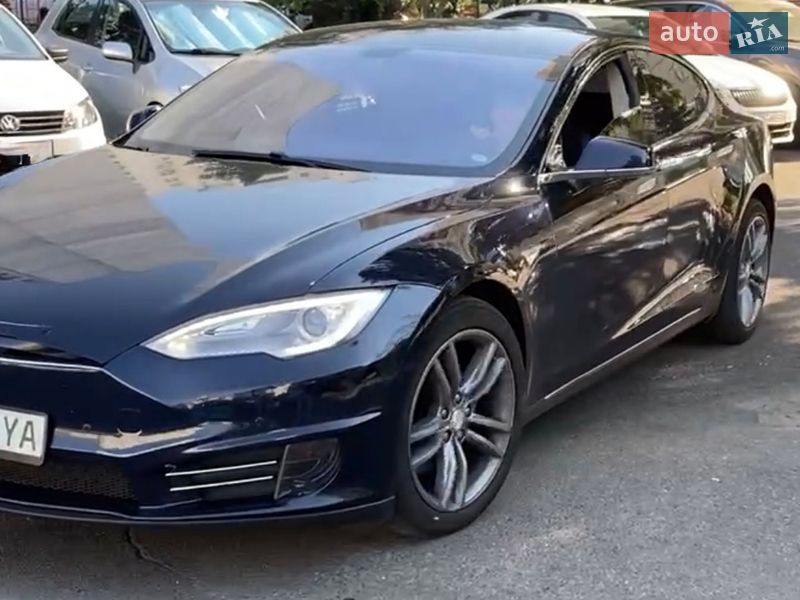 Ліфтбек Tesla Model S 2014 в Києві