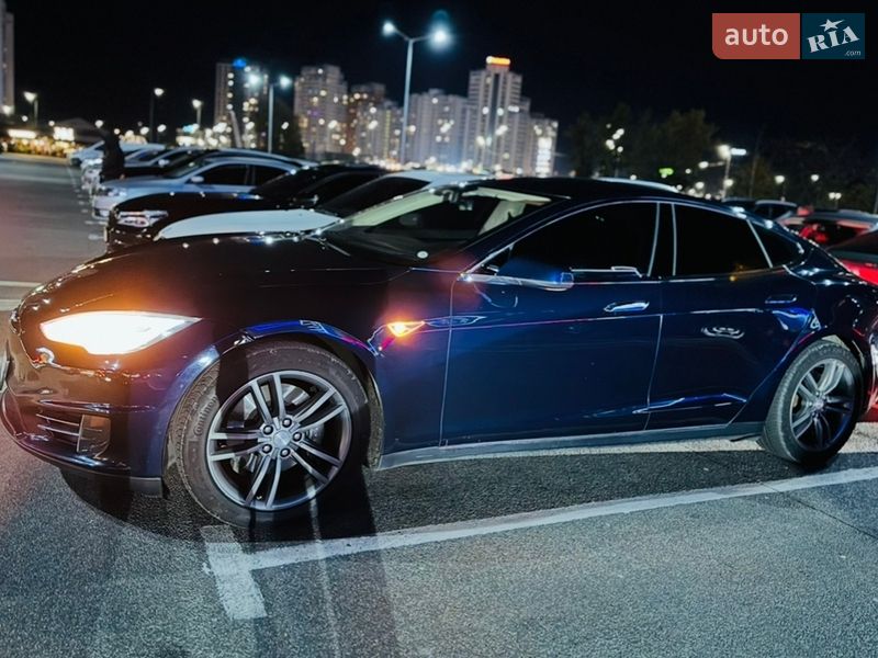Ліфтбек Tesla Model S 2014 в Києві