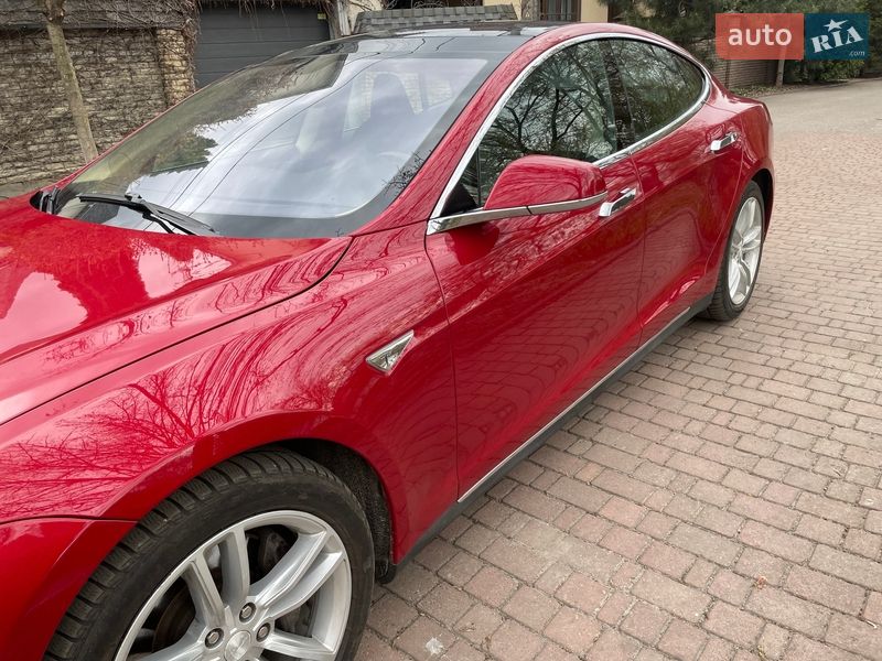 Ліфтбек Tesla Model S 2014 в Києві