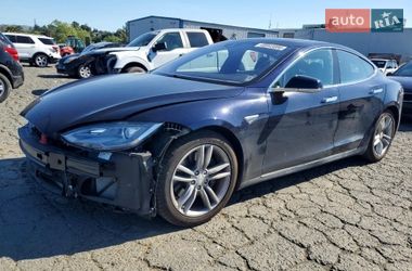 Tesla Model S 2015