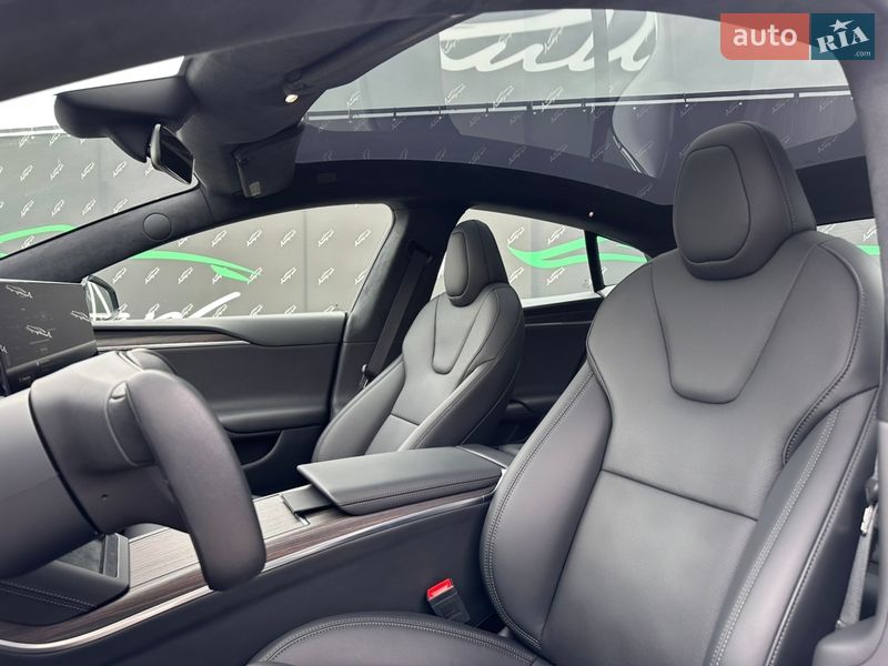 Лифтбек Tesla Model S 2023 в Киеве