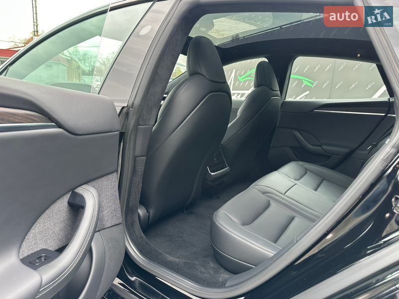 Лифтбек Tesla Model S 2023 в Киеве