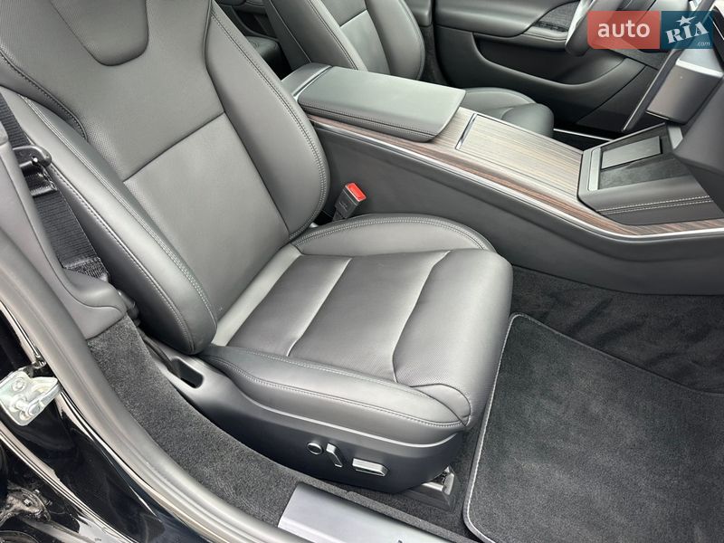 Лифтбек Tesla Model S 2023 в Киеве