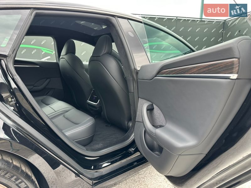 Лифтбек Tesla Model S 2023 в Киеве