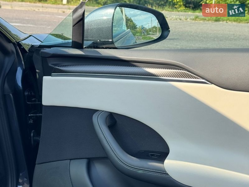 Лифтбек Tesla Model S 2024 в Киеве