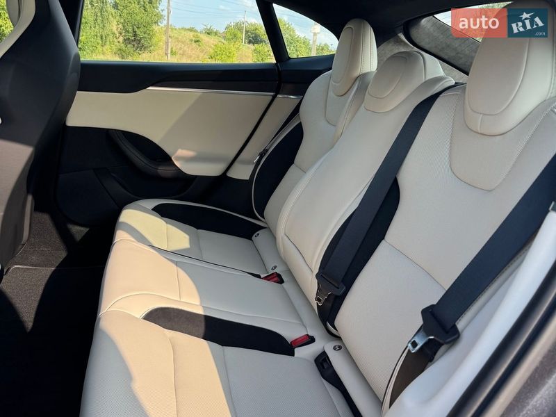Лифтбек Tesla Model S 2024 в Киеве