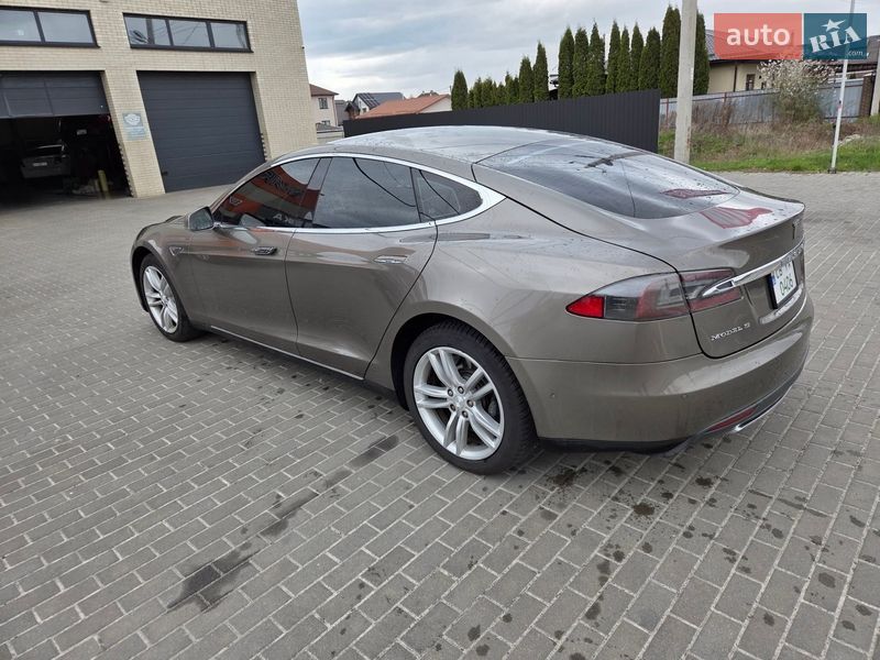 Ліфтбек Tesla Model S 2015 в Києві