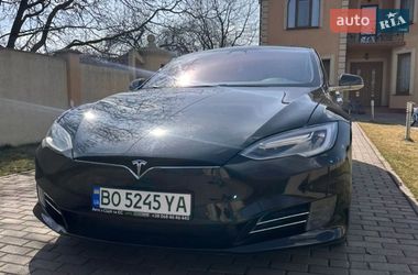 Лифтбек Tesla Model S 2017 в Черновцах